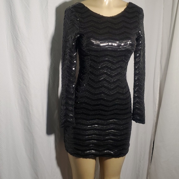 Millau Dresses & Skirts - NWT LF Millau Womens Wave Metallic Sequin Sheath Dress Long Sleeve Back Size XS